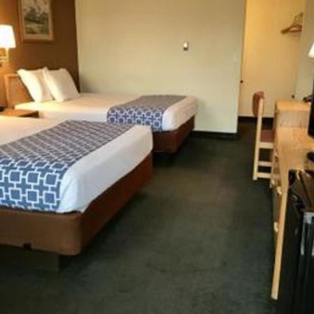 Travelodge By Wyndham Powell Bagian luar foto