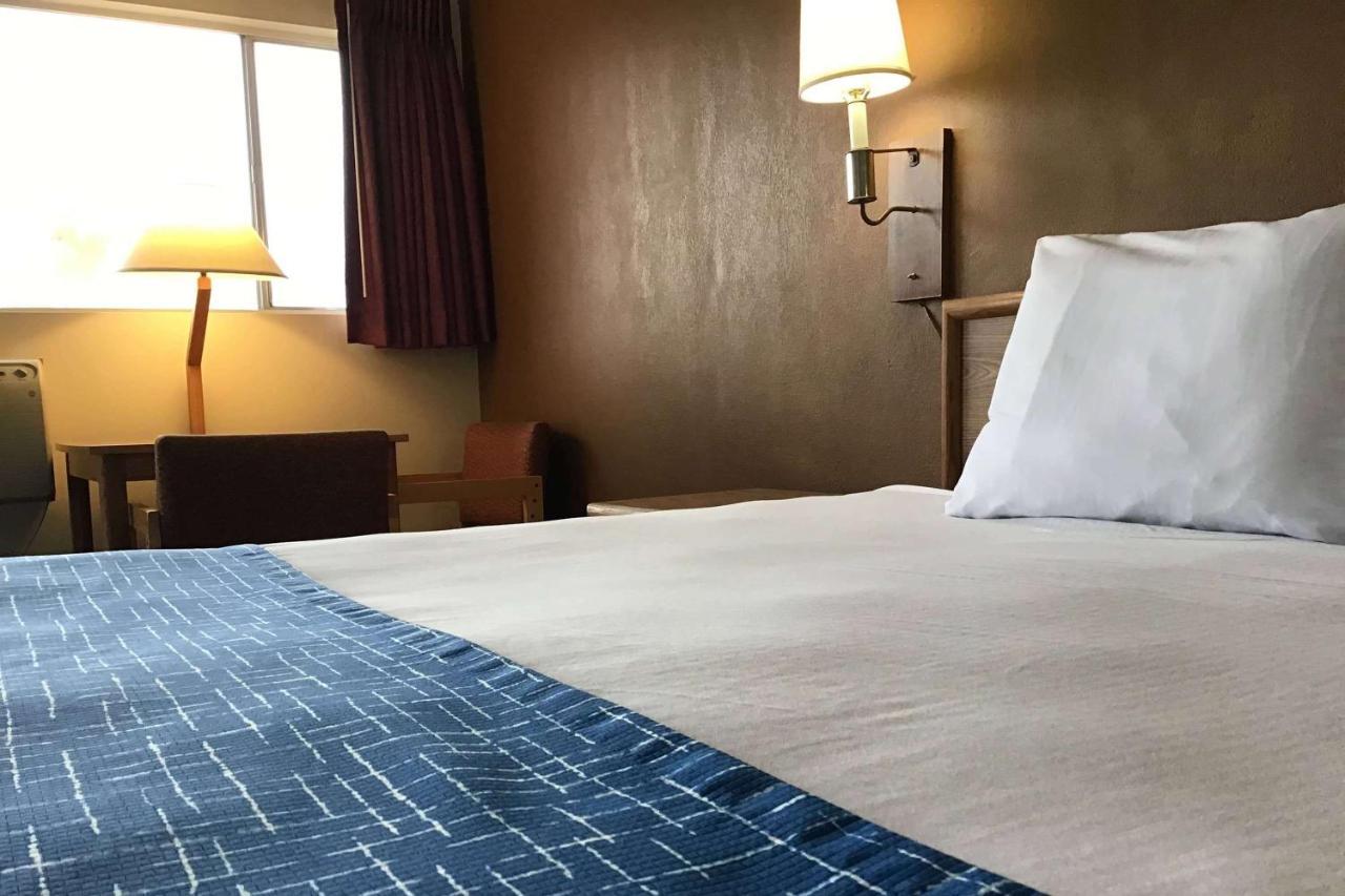 Travelodge By Wyndham Powell Bagian luar foto