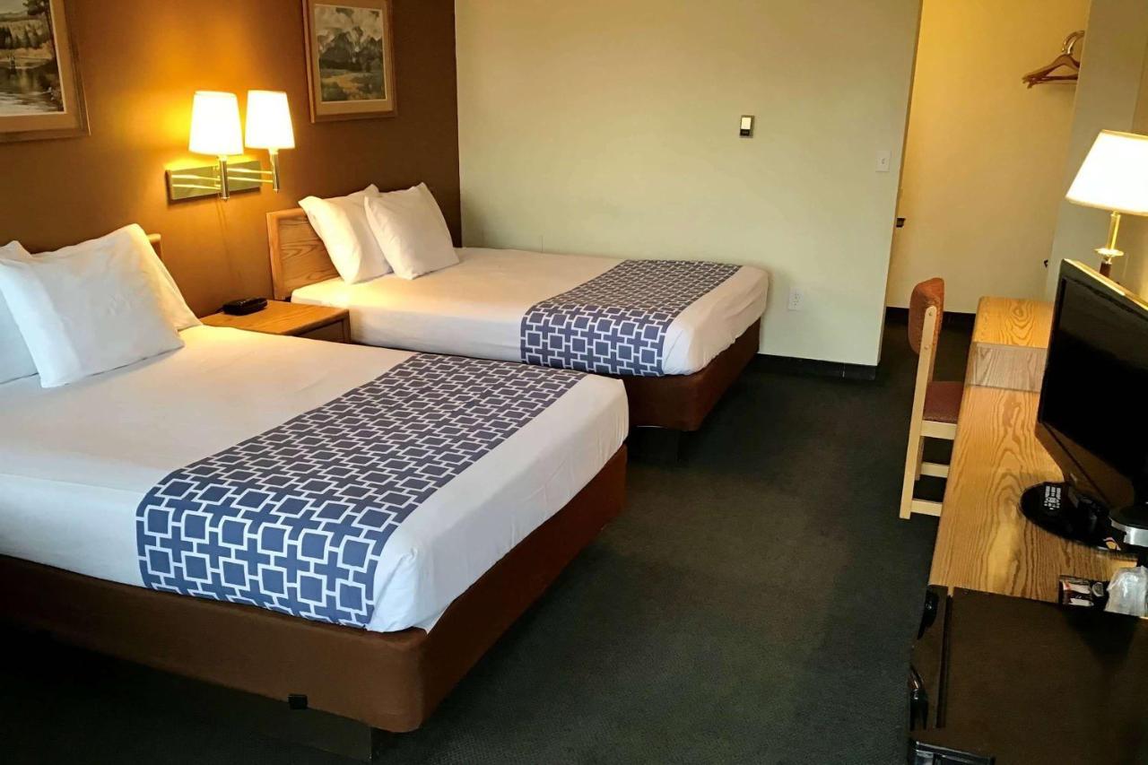 Travelodge By Wyndham Powell Bagian luar foto