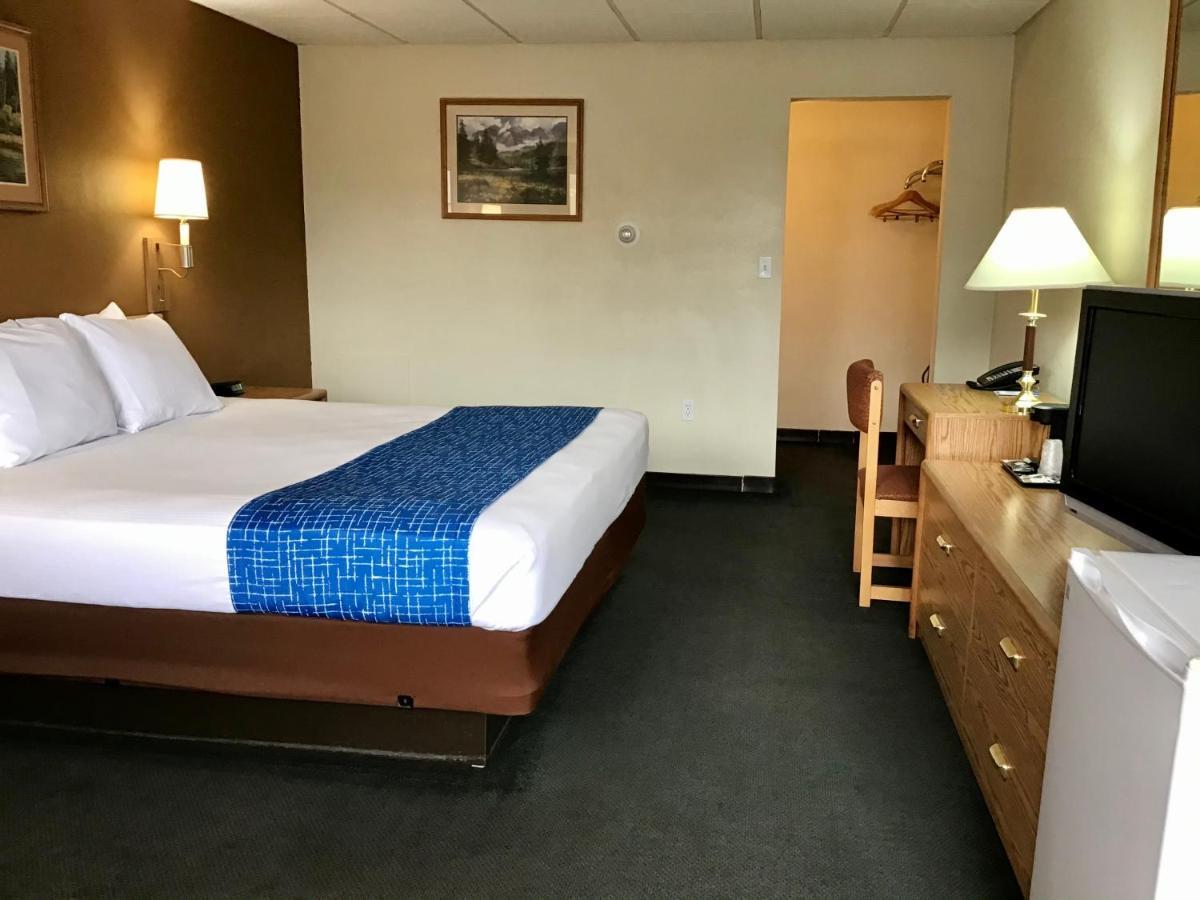 Travelodge By Wyndham Powell Bagian luar foto