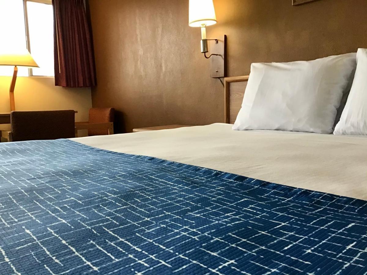 Travelodge By Wyndham Powell Bagian luar foto