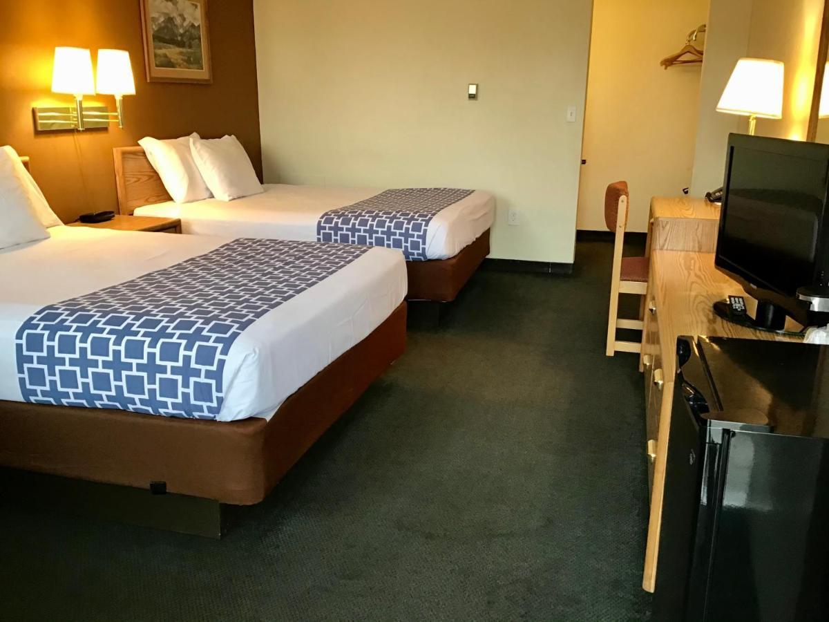 Travelodge By Wyndham Powell Bagian luar foto