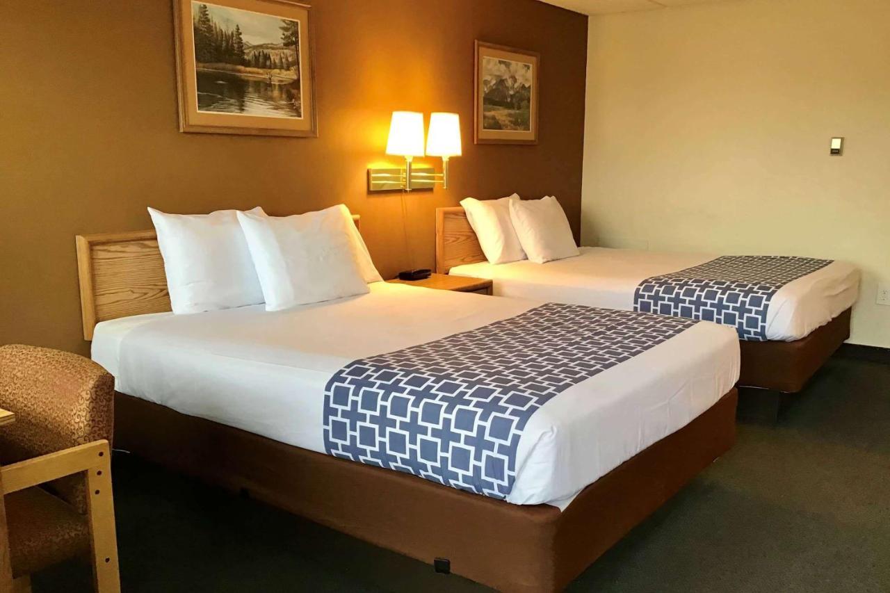 Travelodge By Wyndham Powell Bagian luar foto