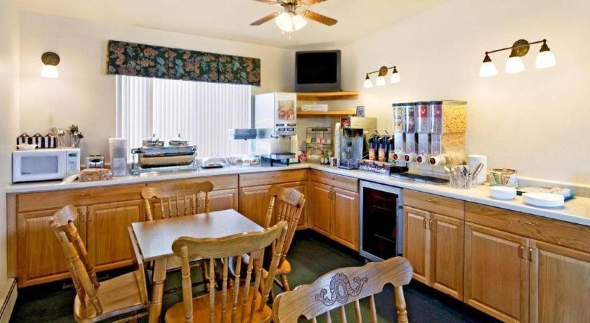 Travelodge By Wyndham Powell Bagian luar foto
