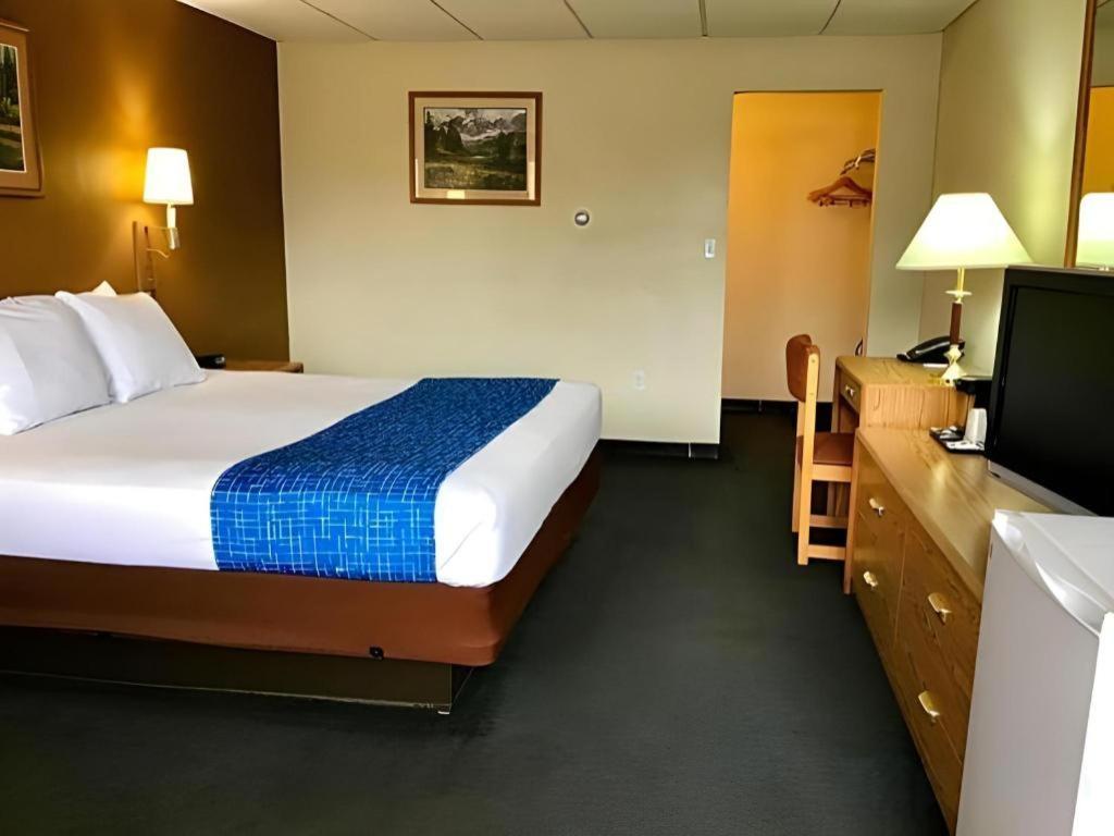 Travelodge By Wyndham Powell Bagian luar foto