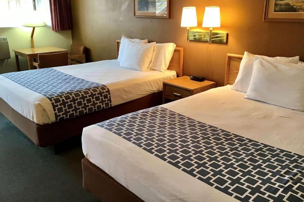 Travelodge By Wyndham Powell Bagian luar foto