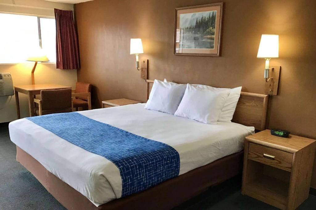Travelodge By Wyndham Powell Bagian luar foto