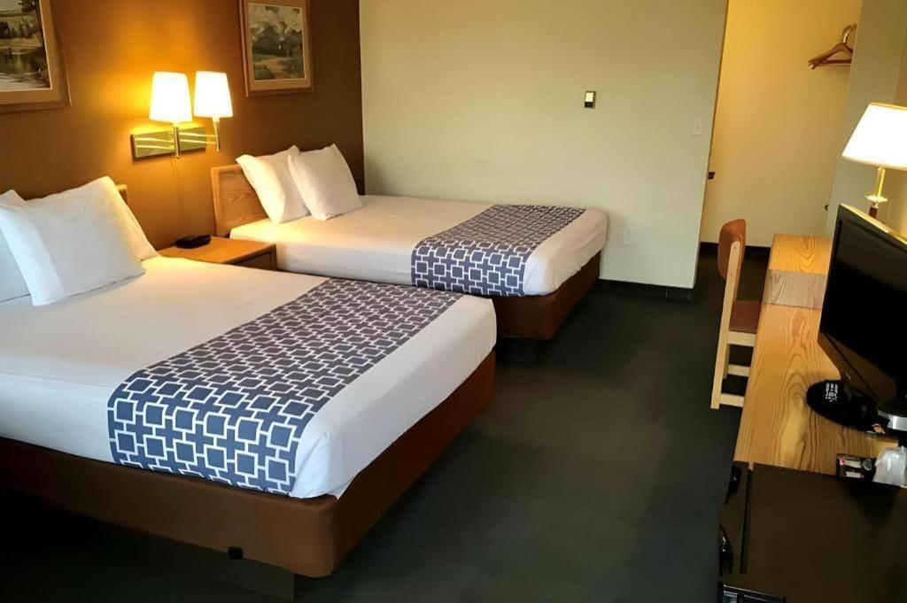 Travelodge By Wyndham Powell Bagian luar foto