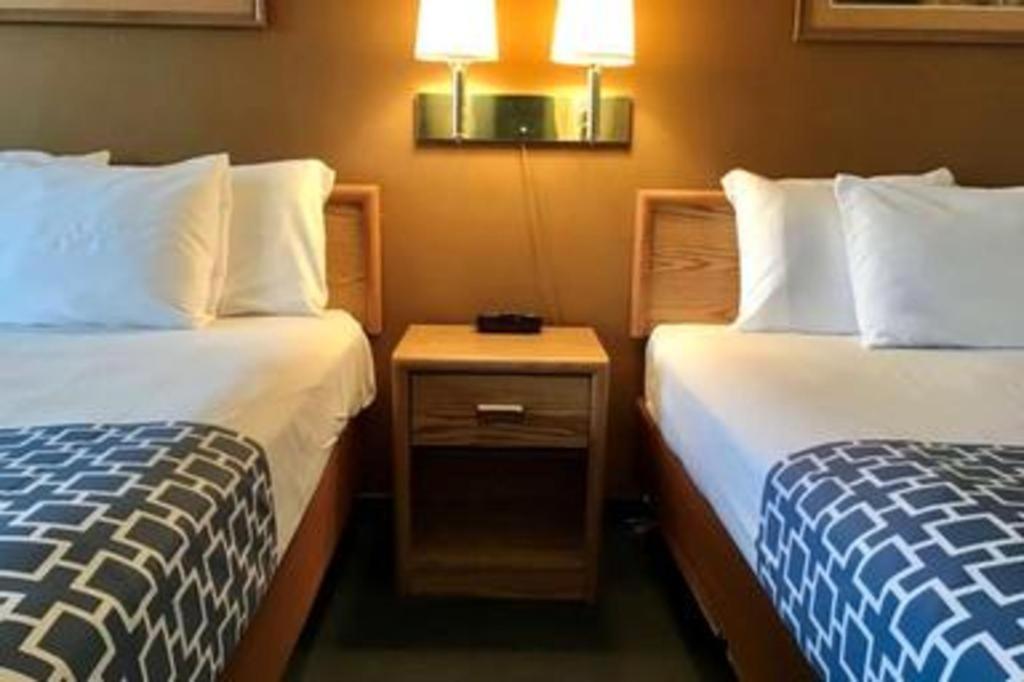 Travelodge By Wyndham Powell Bagian luar foto