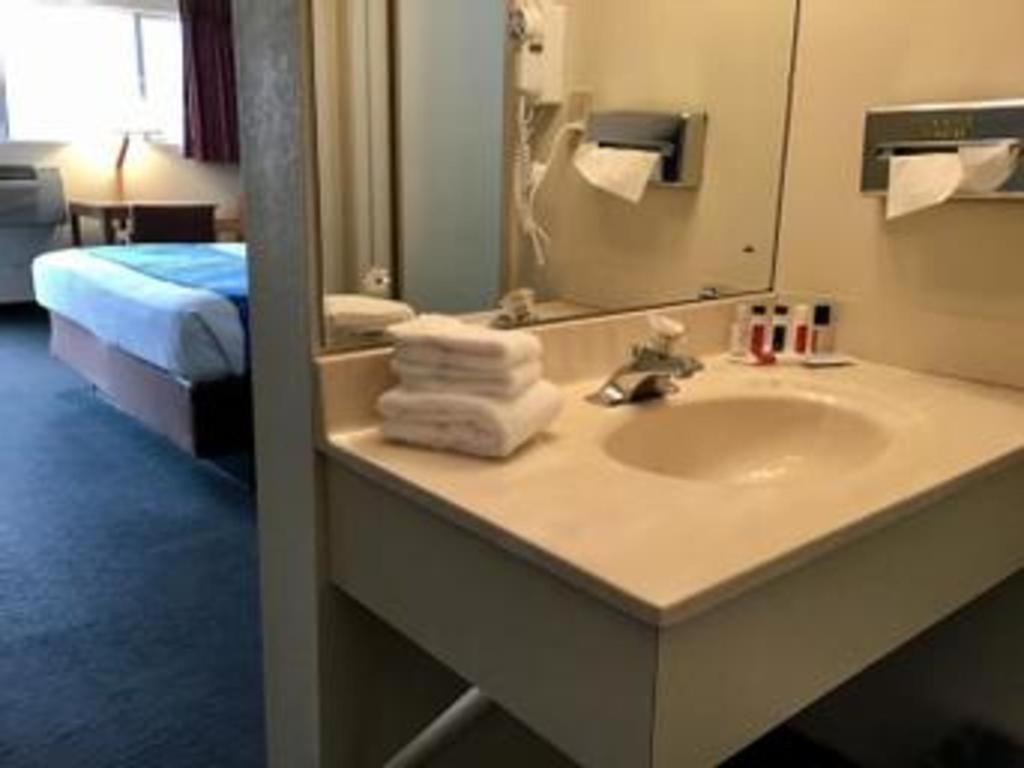 Travelodge By Wyndham Powell Bagian luar foto