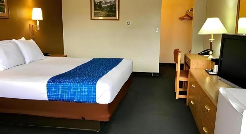 Travelodge By Wyndham Powell Bagian luar foto