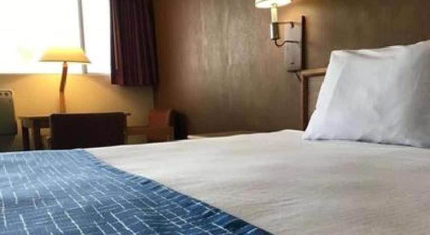 Travelodge By Wyndham Powell Bagian luar foto
