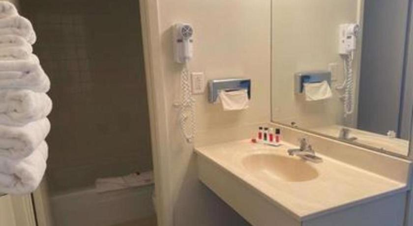 Travelodge By Wyndham Powell Bagian luar foto
