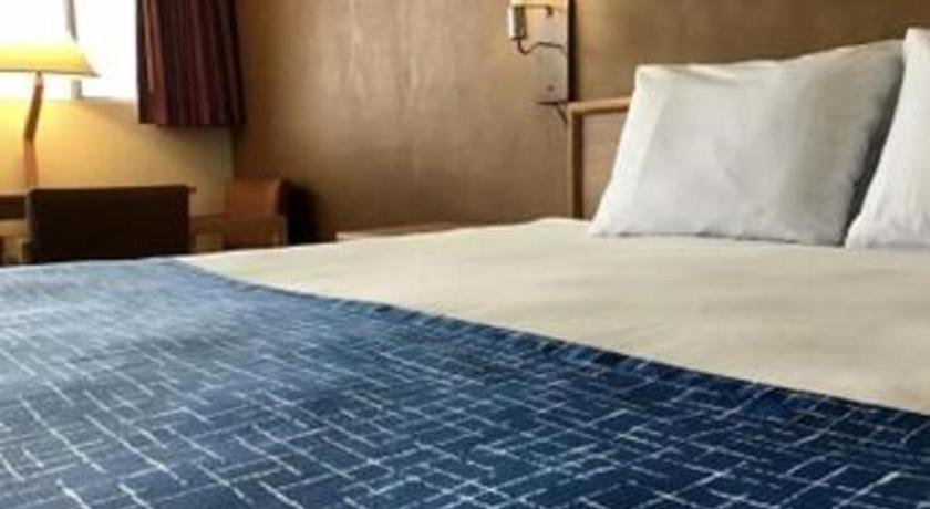 Travelodge By Wyndham Powell Bagian luar foto