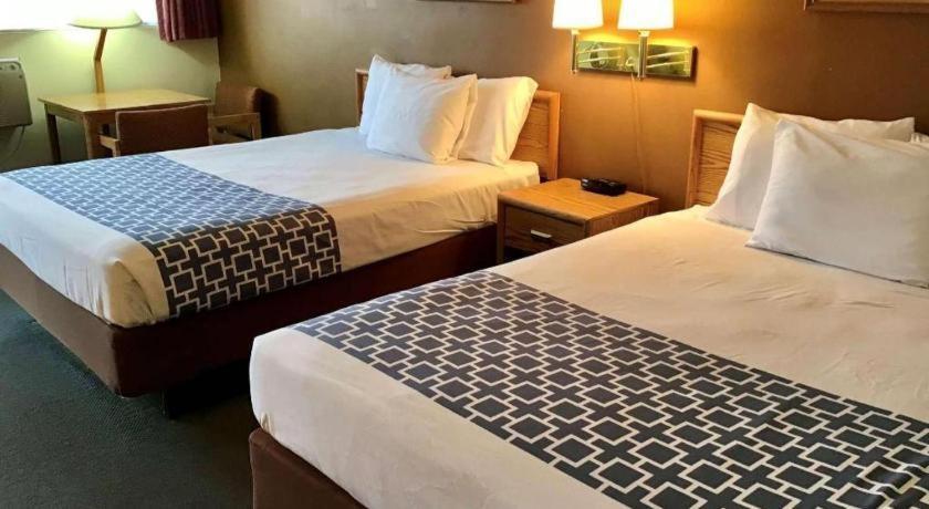 Travelodge By Wyndham Powell Bagian luar foto