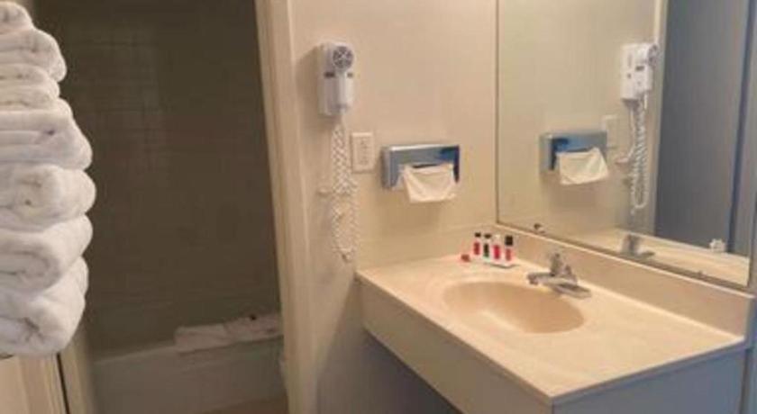Travelodge By Wyndham Powell Bagian luar foto