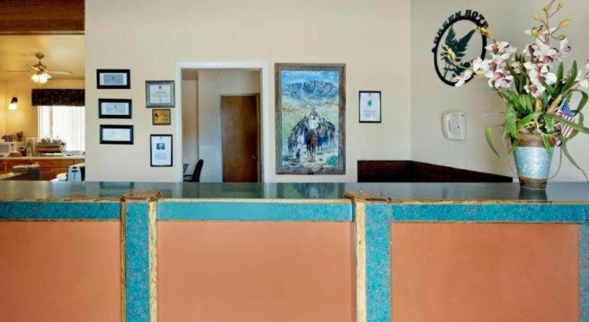 Travelodge By Wyndham Powell Bagian luar foto