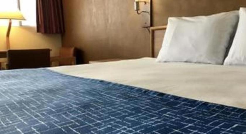 Travelodge By Wyndham Powell Bagian luar foto
