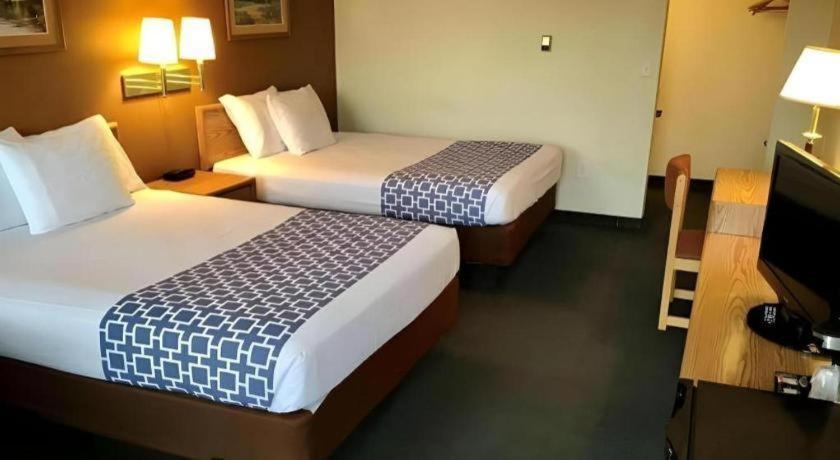 Travelodge By Wyndham Powell Bagian luar foto