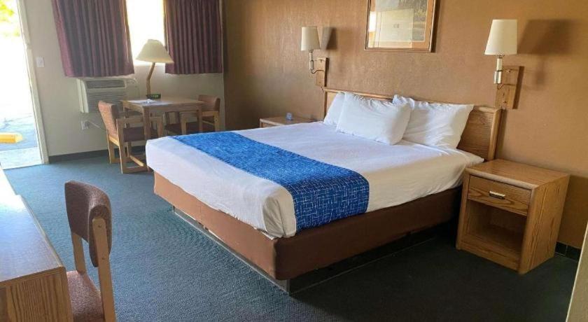 Travelodge By Wyndham Powell Bagian luar foto
