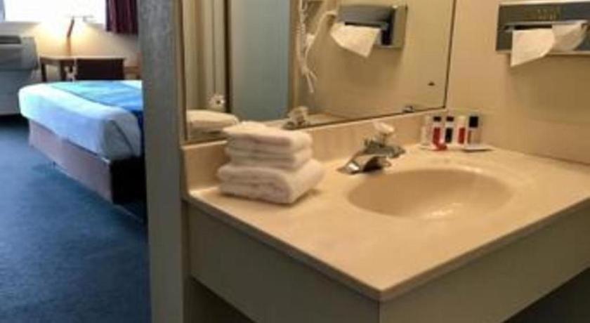 Travelodge By Wyndham Powell Bagian luar foto
