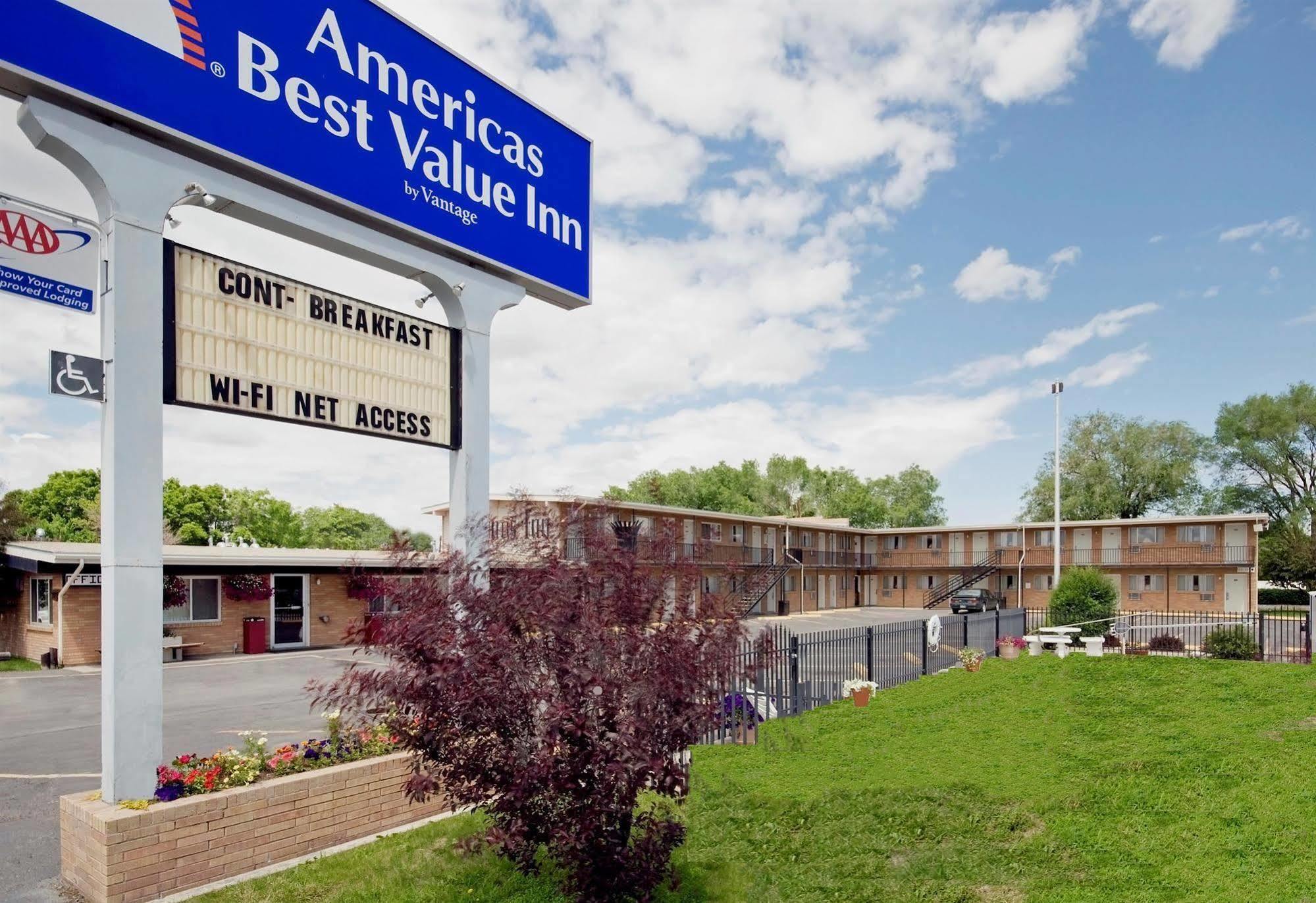 Travelodge By Wyndham Powell Bagian luar foto